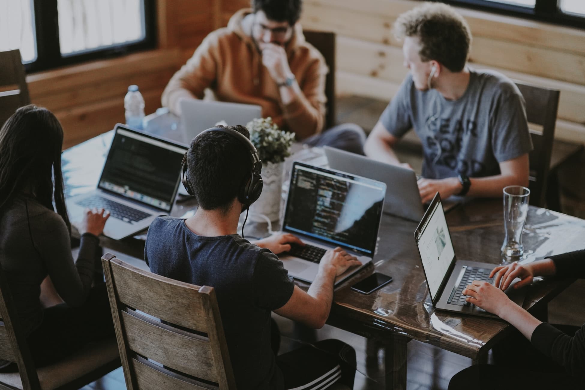 hoc-gi-de-tro-thanh-website-developer-2020